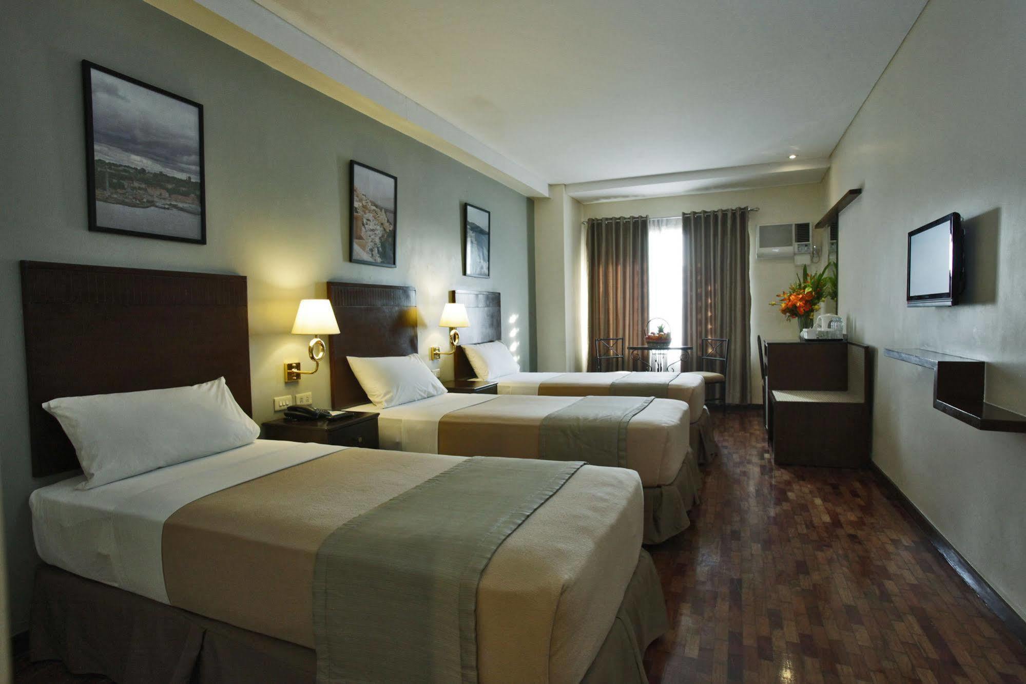 ファーサル ホテル カラヤン ケソン シティ マニラ市 エクステリア 写真